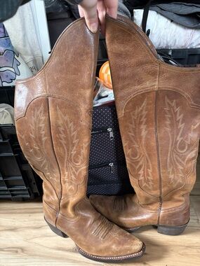 Ariat Tan Leather Boot Interior Label